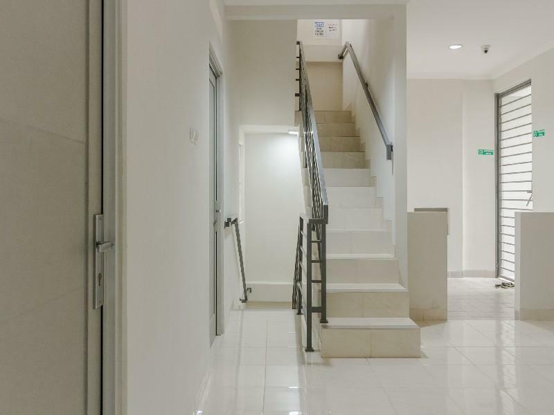 Reddoorz @ Cipete Raya Hotel Джакарта Екстериор снимка