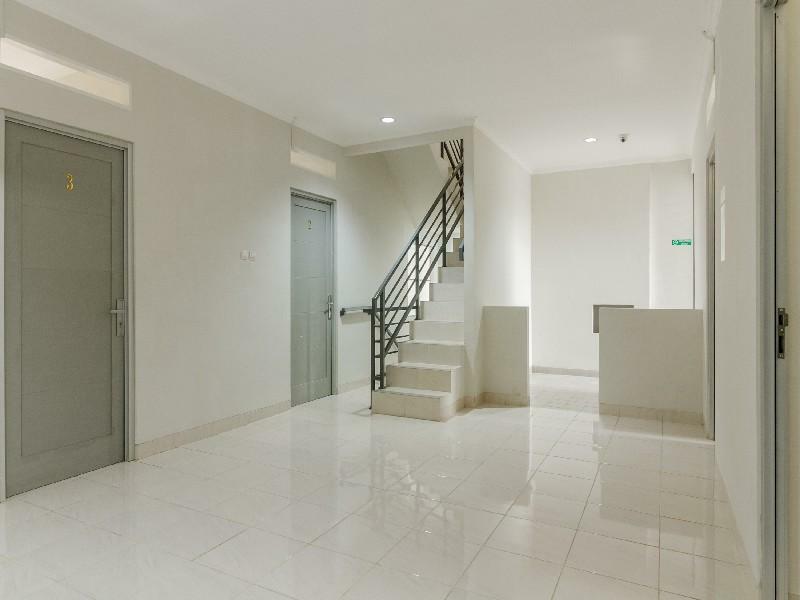 Reddoorz @ Cipete Raya Hotel Джакарта Екстериор снимка