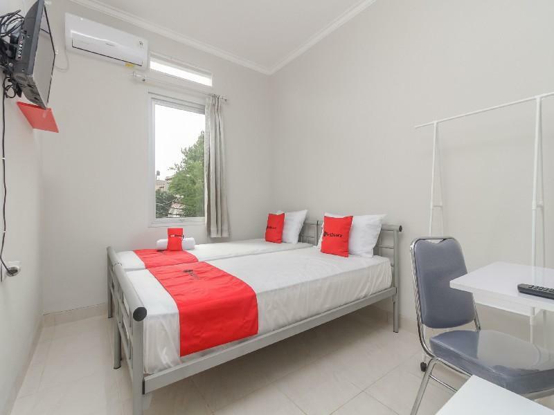 Reddoorz @ Cipete Raya Hotel Джакарта Екстериор снимка