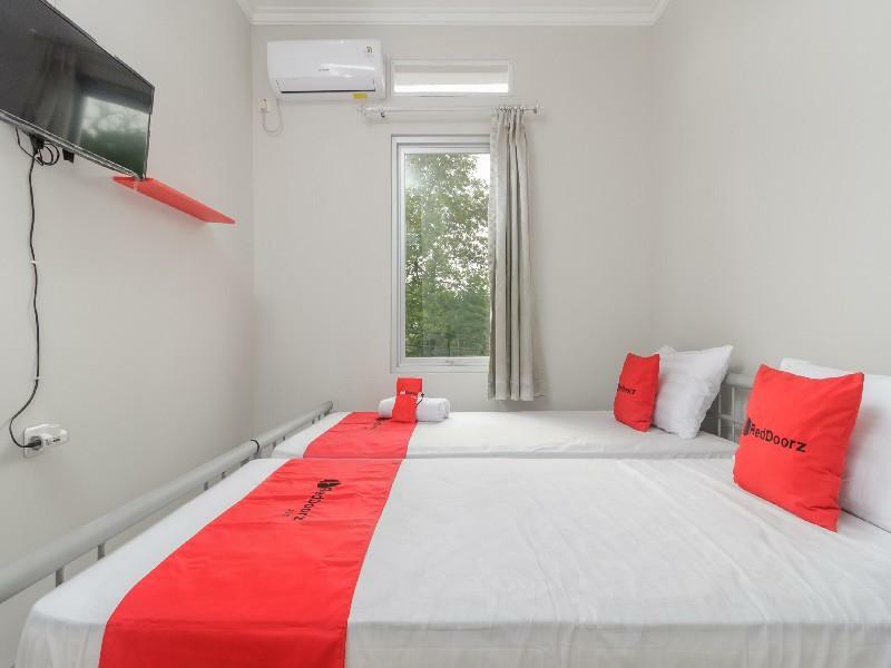Reddoorz @ Cipete Raya Hotel Джакарта Екстериор снимка