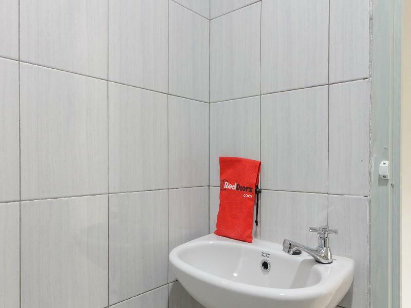 Reddoorz @ Cipete Raya Hotel Джакарта Екстериор снимка